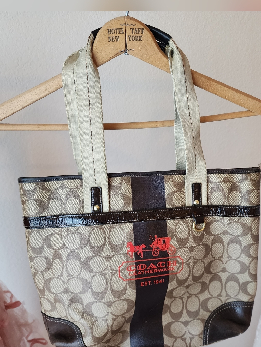 Coach Signature Canvas Tote Bag in Brown/tan